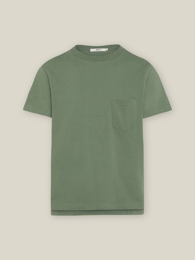 Unisex oversized T-Shirt mit einer Brusttasche aus 100% Bio Baumwolle Farbe: olive in Portugal hergestellt