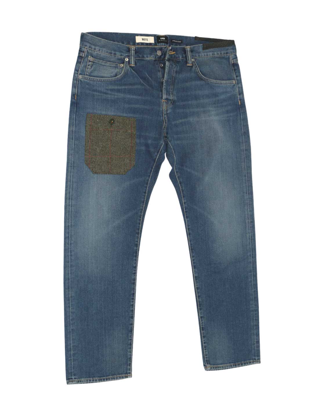 Männer upcycling Jeans mittelblaue Waschung Größe 38/32 mit einer aufgesetzten Tasche auf rechten Oberschenkel aus Tweed Stoff in Farbe olive