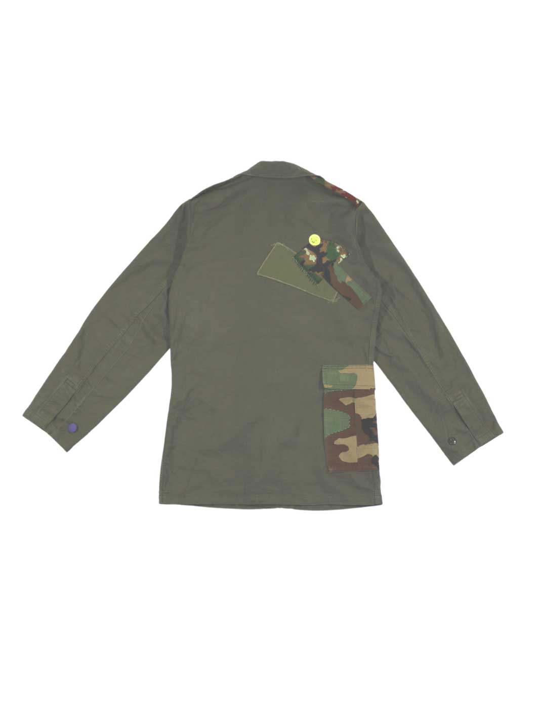 Unisex Overshirt Größe M olive mit diversen Applikationen aus Stoff mit Camouflage Muster 100% Baumwolle