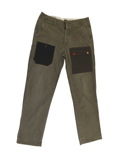 Herren upcycling Chino Farbe: khaki Größe 33/32 zwei aufgestzte kontrastige Cargo Taschen aus braun - beige karierten Material 100% Baumwolle