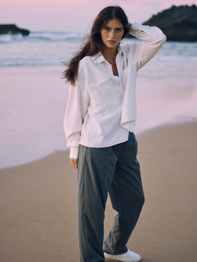 Damen Overshirt aus Cord in Off-White aus Bio-Baumwolle - nachhaltige Mode made in Portugal (Seitenansicht rechts)