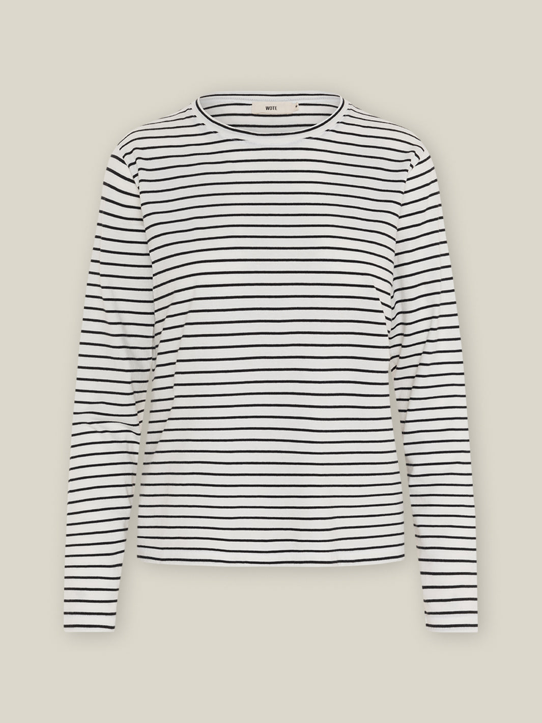 Damen Longsleeve in Off-White-Schwarz gestreift aus nachhaltiger Bio-Baumwolle von WOTE - made in Portugal, Freigestelltes Bild