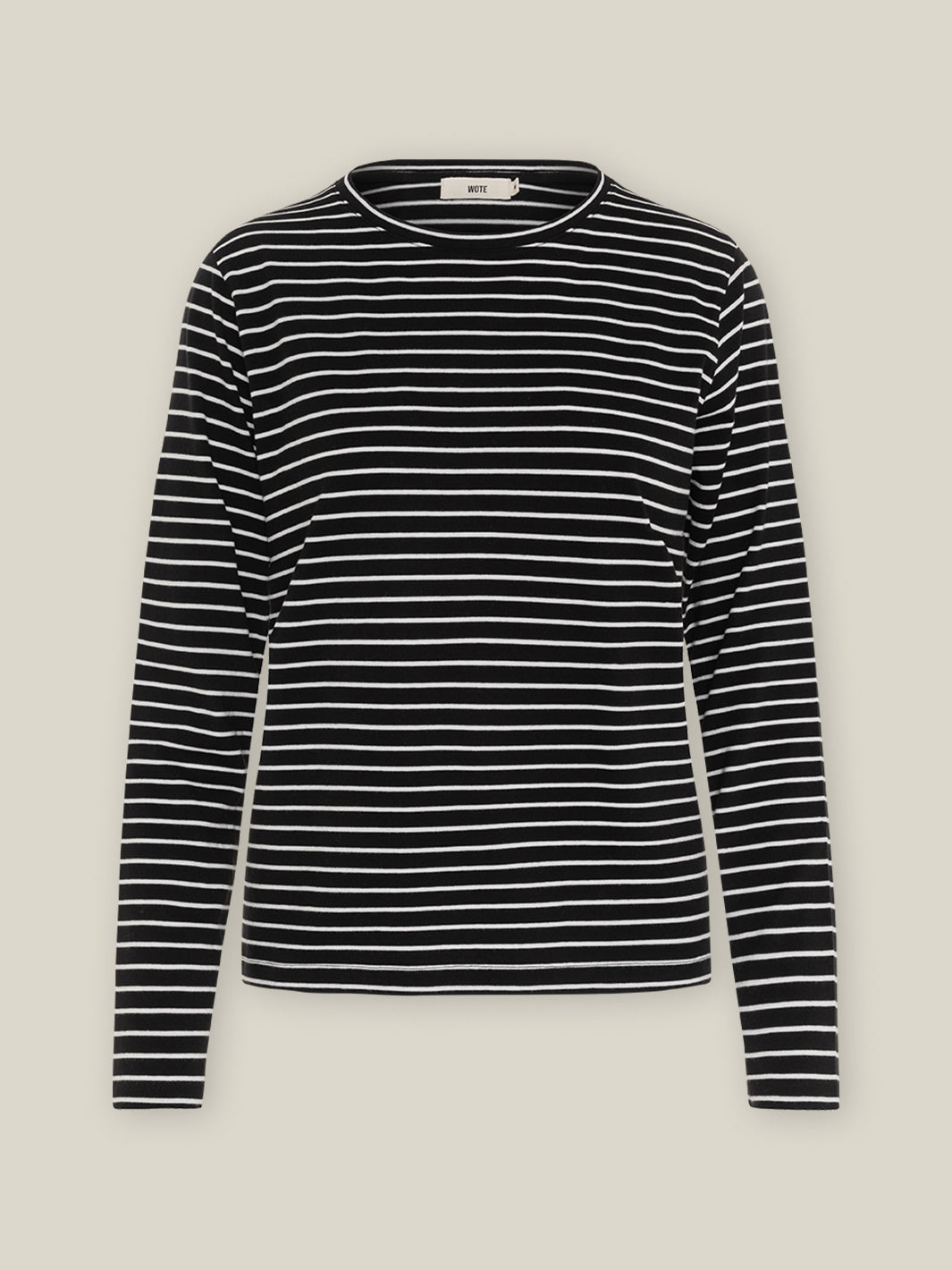 Gestreiftes Damen Longsleeve, Schwarz-Weiß aus Bio-Baumwolle von WOTE - made in Portugal, Freigestelltes Bild