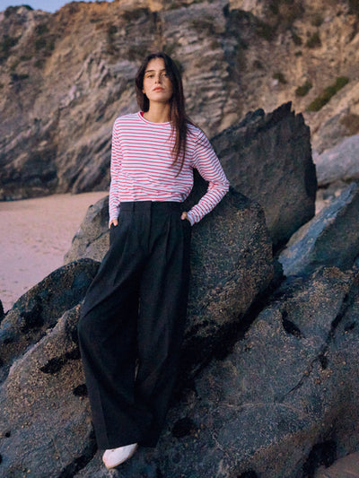 Gestreiftes Damen Longsleeve in Weiß-Rot aus weicher Bio-Baumwolle von WOTE - in Portugal produziert, Frontansicht
