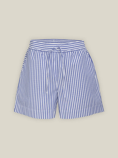 Damen Bermuda Shorts in Blau-Weiß aus Bio-Baumwolle von WOTE - fair & nachhaltig produziert in Portugal (Freigestelltes Bild)