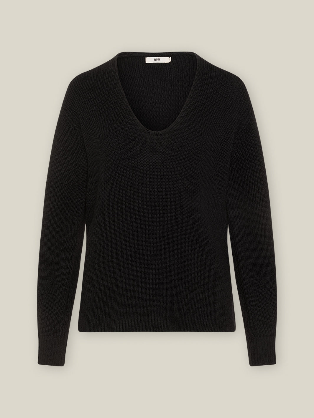 Damen Strick Pullover in Schwarz mit V-Neck aus nachhaltiger Merino Wolle von WOTE - made in Italy, Freisteller Bild