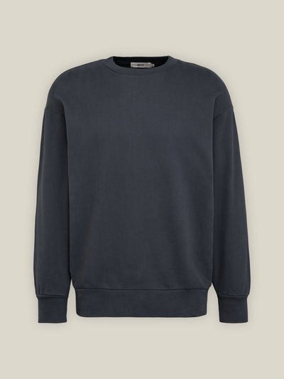 Herren Rundhals Sweatshirt in Dunkelblau aus Bio-Baumwolle von WOTE - fair und nachhaltig in Portugal produziert (Freisteller Bild)
