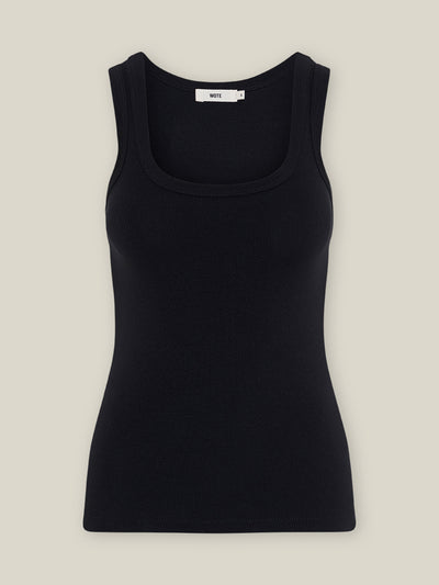 Damen Tank Top in Schwarz mit tiefen Rundhalsausschnitt aus 96% Bio-Baumwolle mit 4% Elasthan von WOTE, fair in Portugal hergestellt - Freigestellt Aufnahme