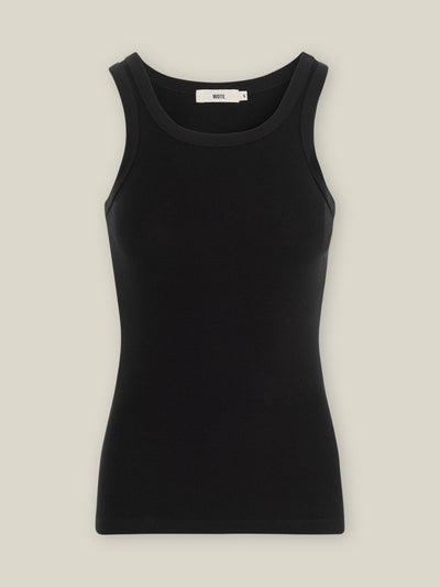 Freigestelltes Tank Top in Schwarz auf einer 1x1 Rippe aus Bio-Baumwolle mit Elasthan, höherer Rundhals Kragenausschnitt, figurbetonte Passform, clean und minimalistisch von WOTE - made in Portugal