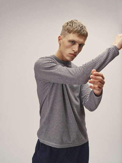 Herren Longsleeve in Dunkelblau - Grau Melange gestreift von WOTE - made in Portugal, rechte Seitenansicht