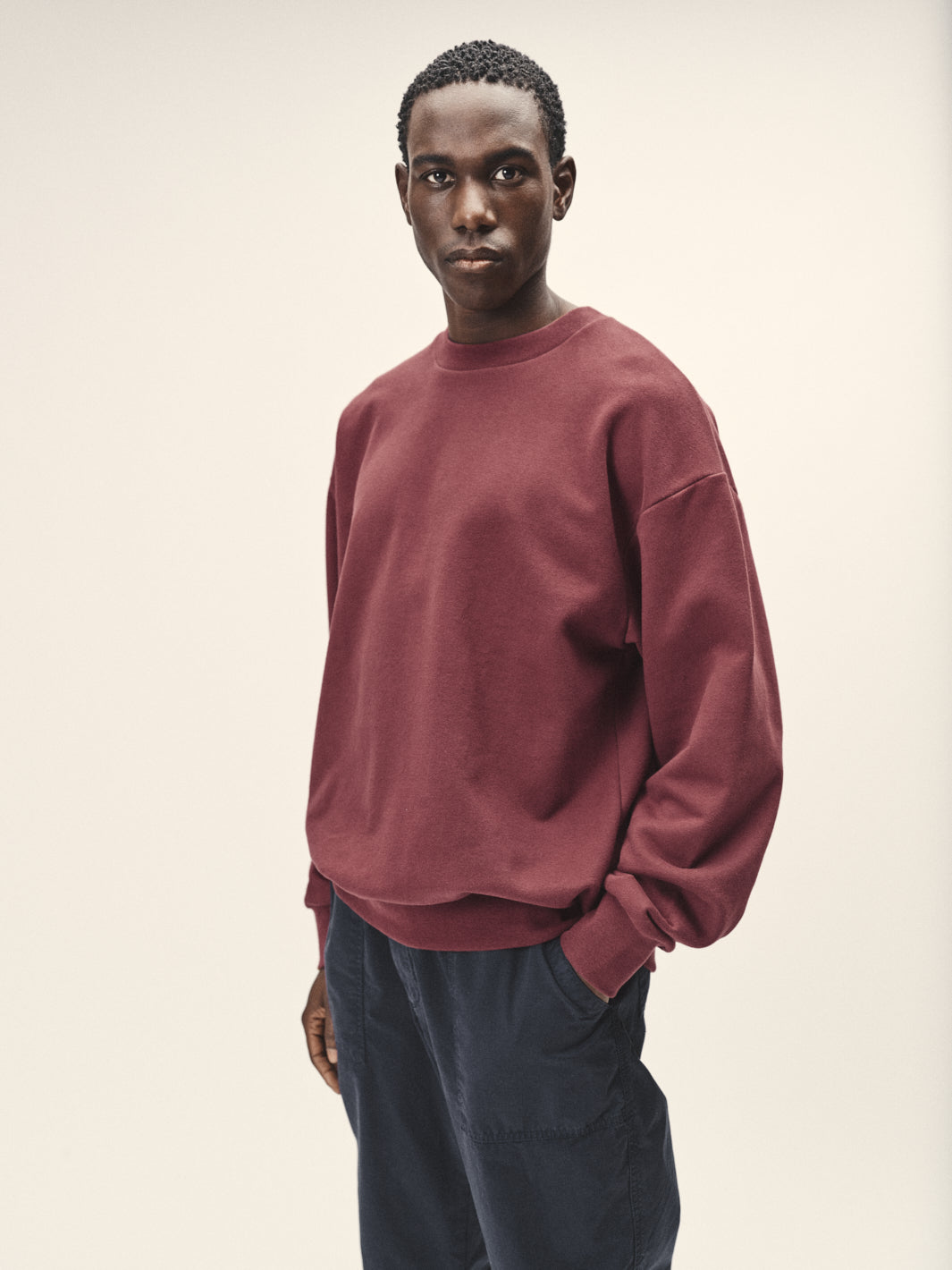 Oversized Männer Rundhals Sweatshirt dunkel rot reine Bio Baumwolle fair produziert in Portugal