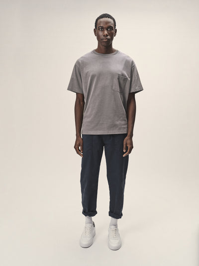 Männer T-Shirt oversized Passform Rundhals Ausschnitt eine Brusttasche grau melange reine Bio Baumwolle in Portugal hergestellt