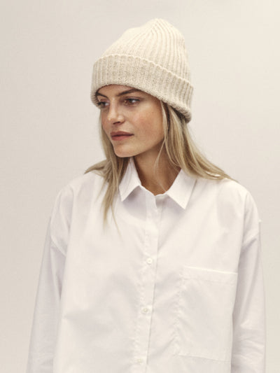 Damen Oversized Bluse in Weiß aus einem  Bio-Baumwoll-Popeline von WOTE - made in Portugal, Detailansicht Kragen