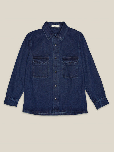Herren Denim Overshirt in Dunkelblau mit zwei Brusttaschen aus Bio-Baumwolle von WOTE - made in Portugal, Freisteller Bild