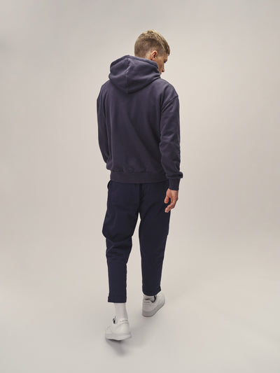 Herren Hoodie Sweatshirt in Dunkelblau aus Bio-Baumwolle - Nachhaltig & Fair in Portugal produziert von WOTE _ Rückenansicht