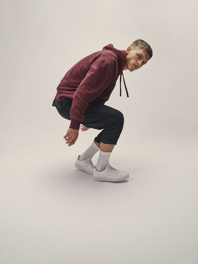 Herren Hoodie Sweatshirt in einem Gebrannten-Rot aus Bio-Baumwolle von WOTE - Seitenansicht