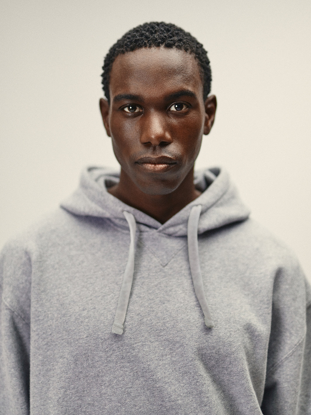 Herren Hoodie Sweatshirt Grau-Melange reine Bio Baumwolle - Potrait - made in Portugal von WOTE