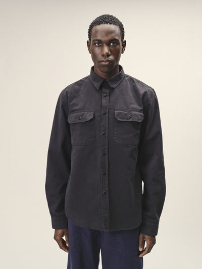 Herren Military Shirt in Anthrazit aus Bio-Baumwolle von WOTE - nachhaltige Mode, made in Portugal ( Frontansicht)