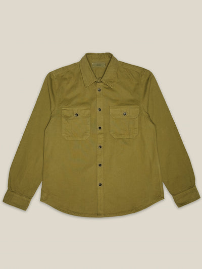 Nachhaltiges Herren Military Shirt in Olive aus Bio-Baumwolle - Freigestelltes Bild von WOTE, made in Portugal