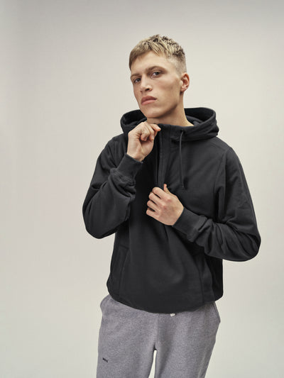 Herren Outdoor Sweatshirt Hoodie mit Zip in Anthrazit aus Bio-Baumwolle von WOTE - fair und nachhaltig in Portugal, Frontansicht