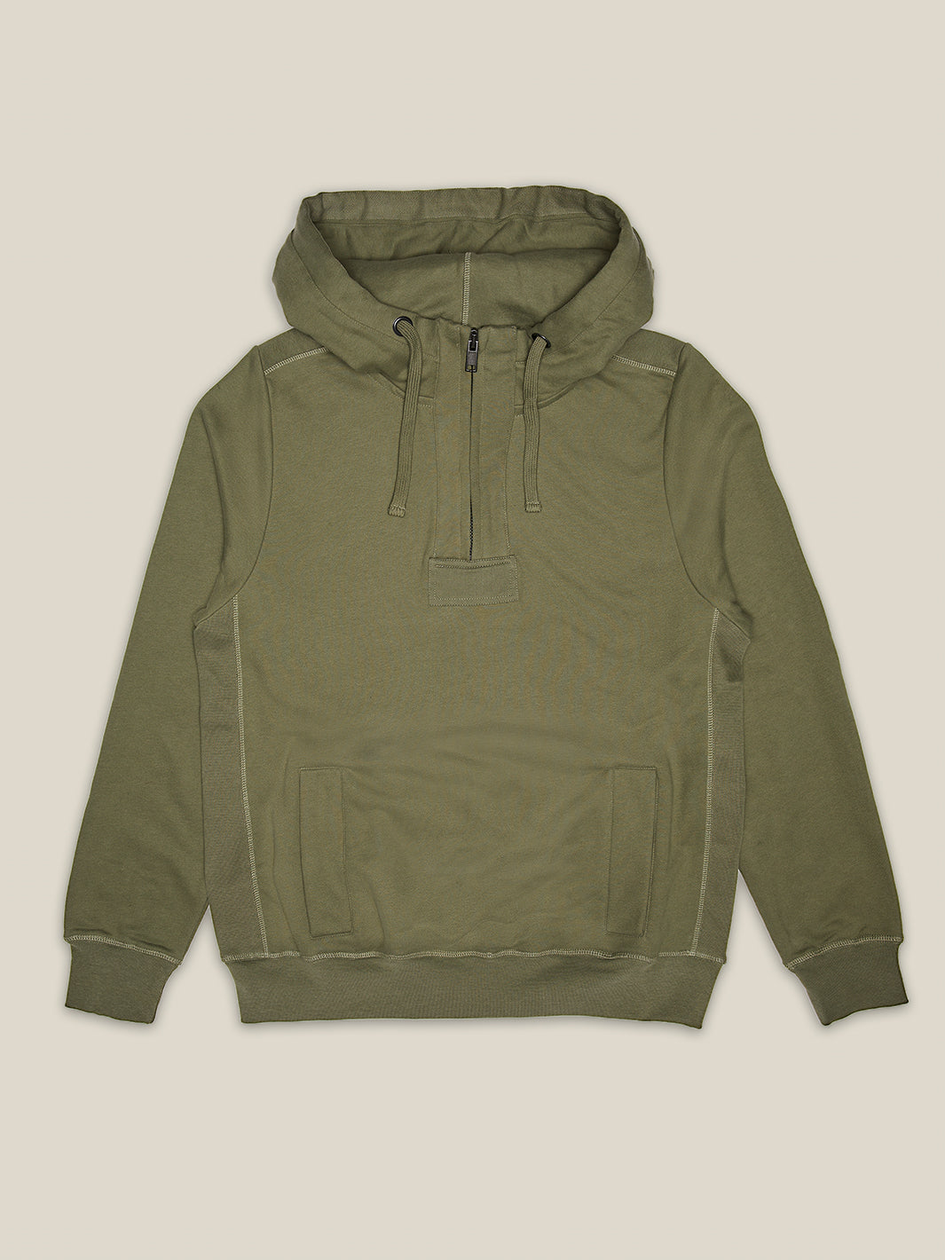 Herren Outdoor Sweatshirt mit Hoodie und Reißverschluss in Olive aus Bio-Baumwolle von WOTE - made in Portugal, Freigestelltes Bild