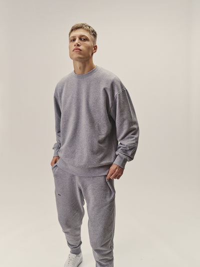 Herren Rundhals Sweatshirt in Grau Melange aus Bio-Baumwolle von WOTE - nachhaltige Mode made in Portugal (Frontansicht)