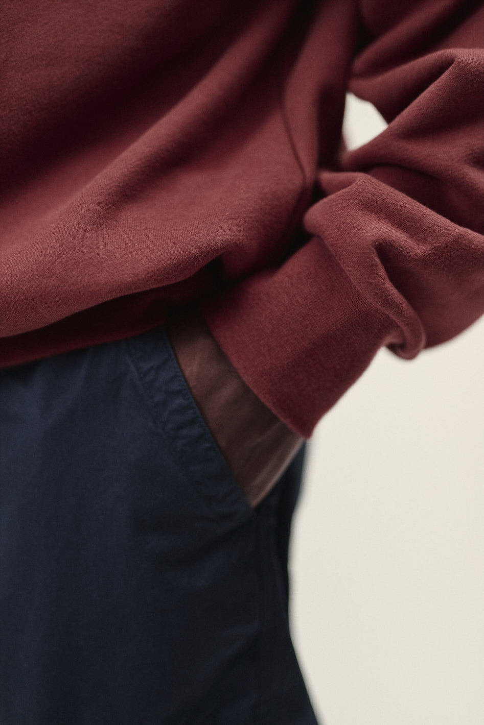 Herren Rundhals Sweatshirt in rot aus Bio-Baumwolle - hochwertige Verarbeitung von WOTE, made in Portugal